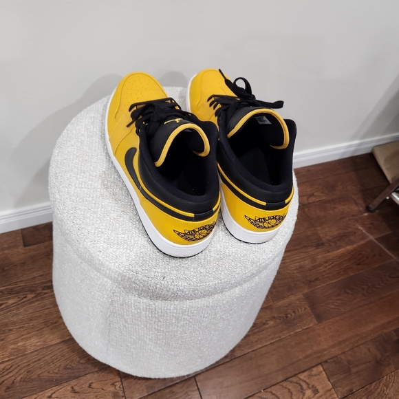 Jordan 1's Low - Picture 8 of 15